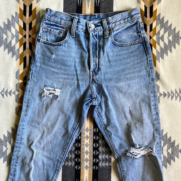 High Rise Button Fly Levi’s - Picture 3 of 3